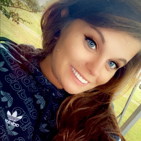 Meet your Posher, Kay - Picture 2 of 3